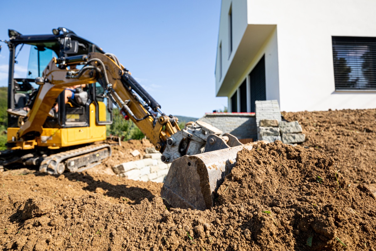 Comment remplacer les chenilles en caoutchouc de votre pelle pour la première fois ?