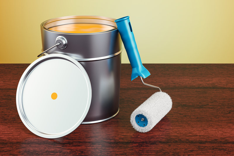 peinture pour fenêtre en bois et rouleau